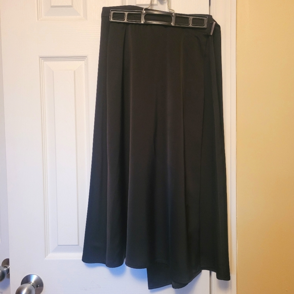 🌺3/$50 H&M Black Wrap Skirt